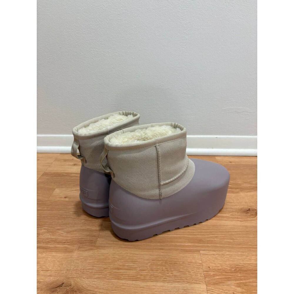 UGG Classic Mini Pumped Molded Bootie - Picture 2 of 5